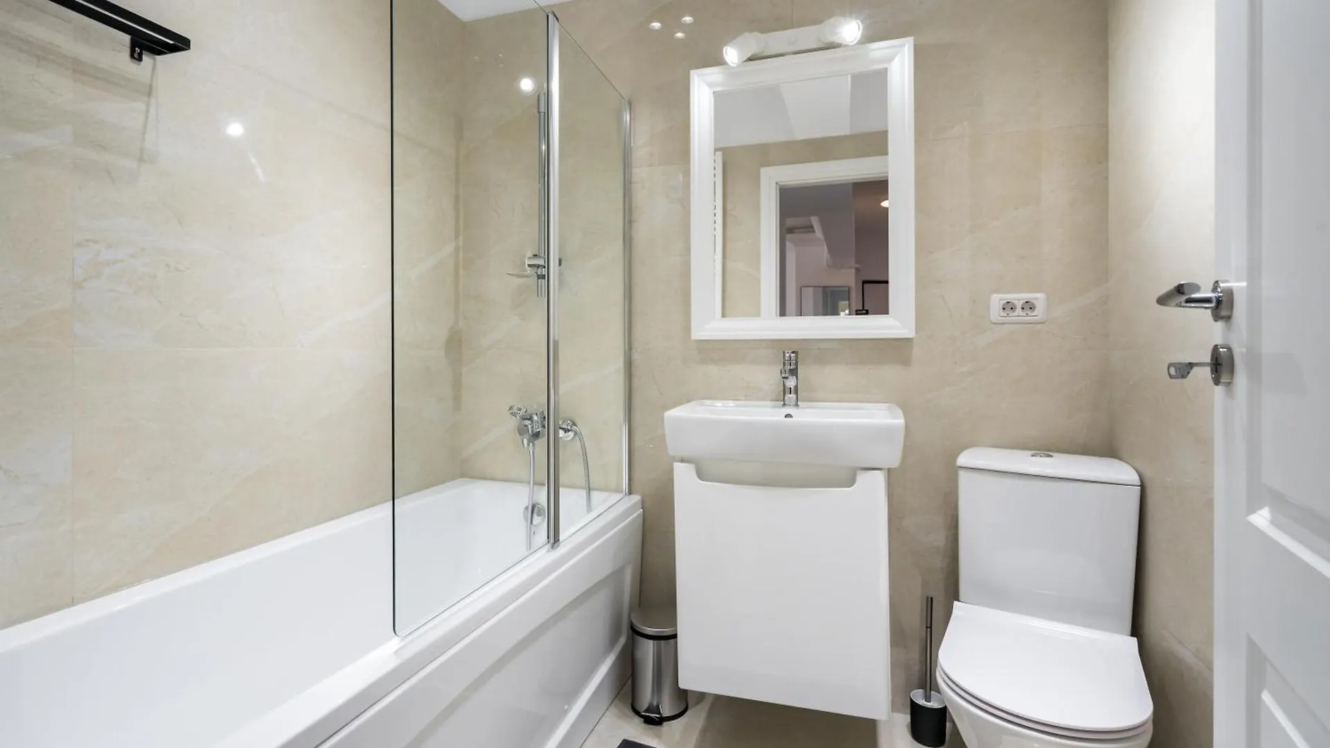 Central Spacious Apartment 1007 Bukarest