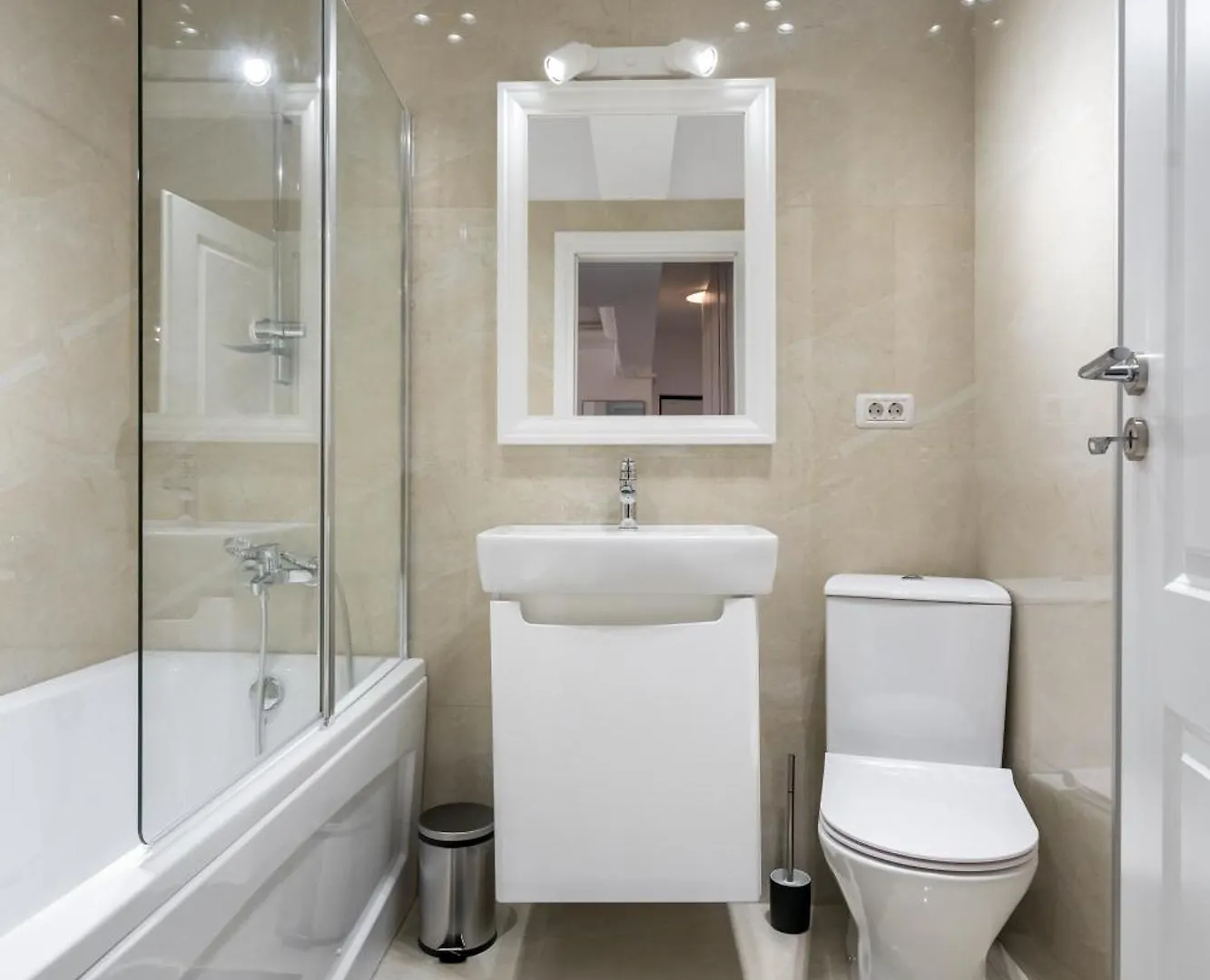 Central Spacious Apartment 1007 Bukarest